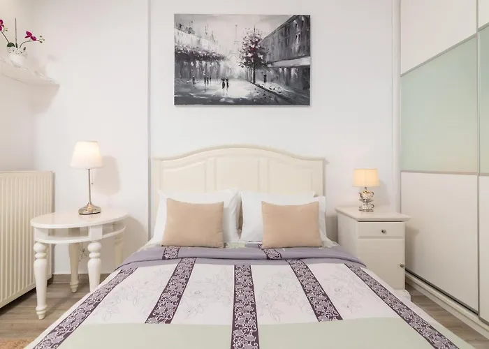 F & B Collection - Flat For 4